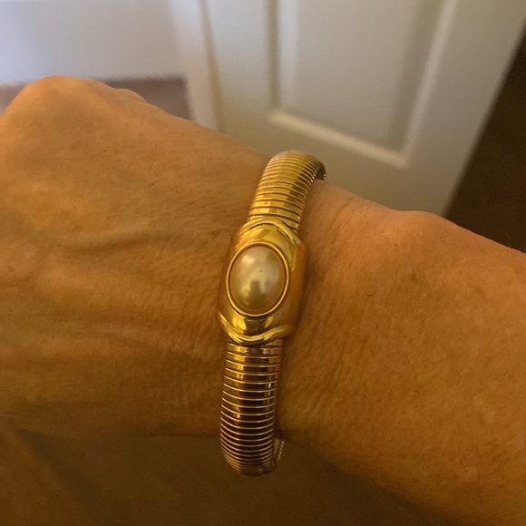 Vintage Joan Rivers Interchangeable Clasp Omega Bracelet EUC - Picture 2 of 5